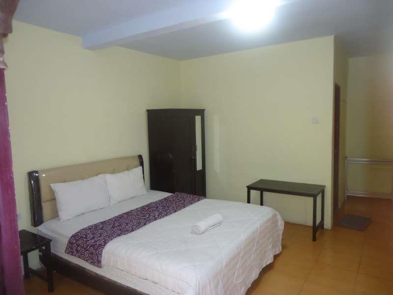 Adel'S Guest House Malang Exterior foto